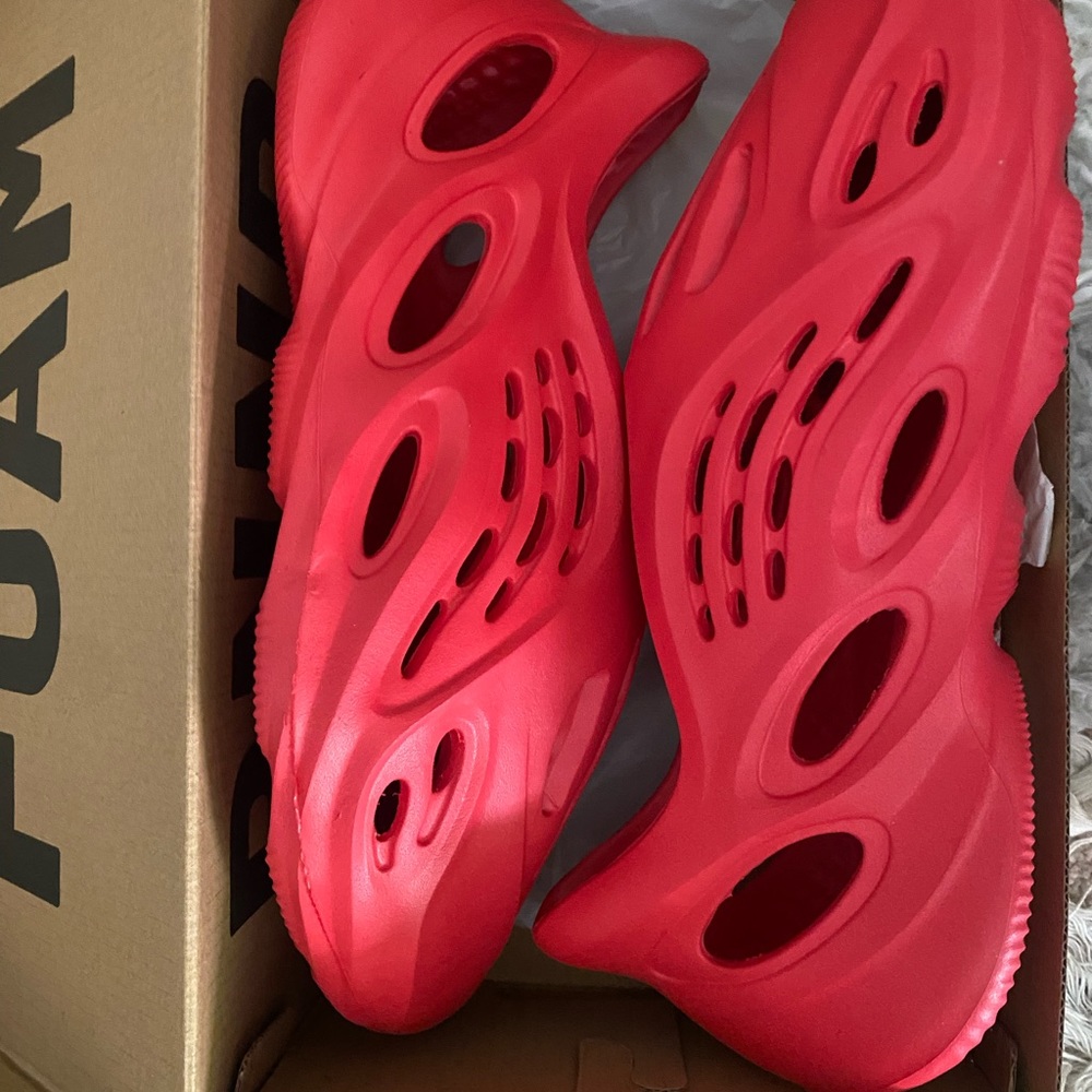 Yeezy foam runner vermilion